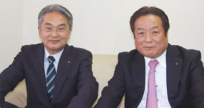 新春対談八木氏と山中氏の写真